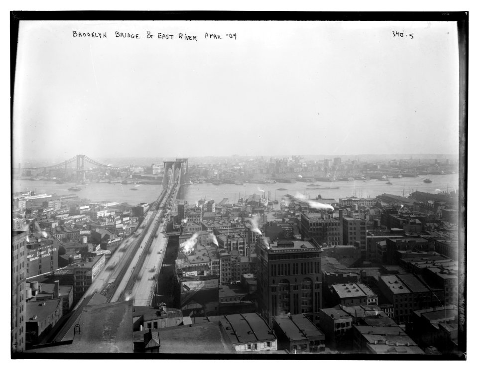 Brooklyn Bridge & East River LCCN2014681588
