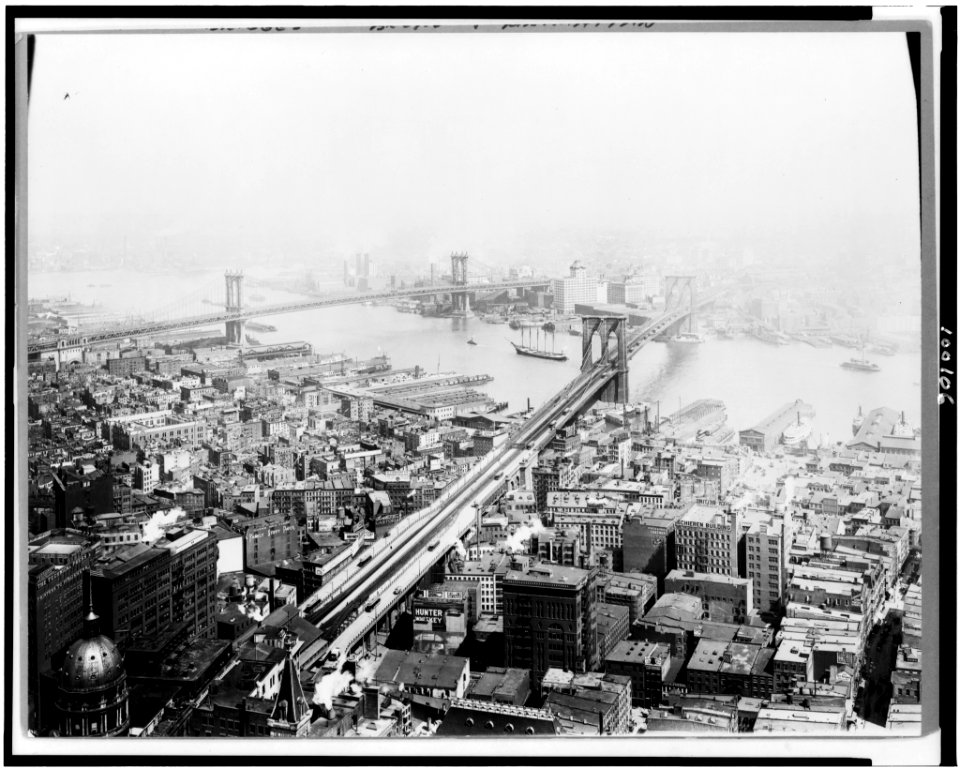 Brooklyn and Manhattan bridges LCCN90710124