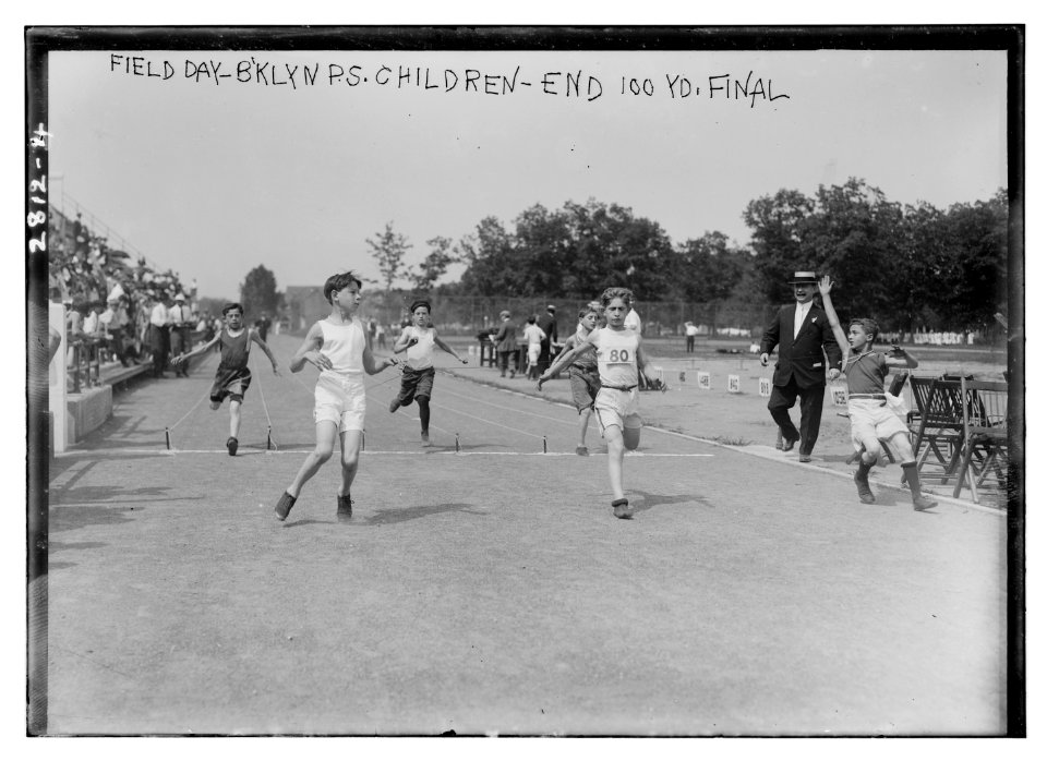 Brooklyn Children's Field Day (end 100 yd. final) LCCN2014694065