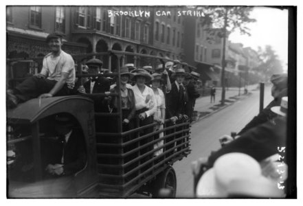 Brooklyn car strike LCCN2014711386