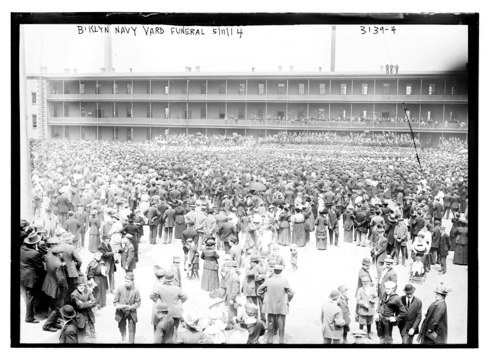 Brooklyn Navy Yard Funeral LCCN2014696495