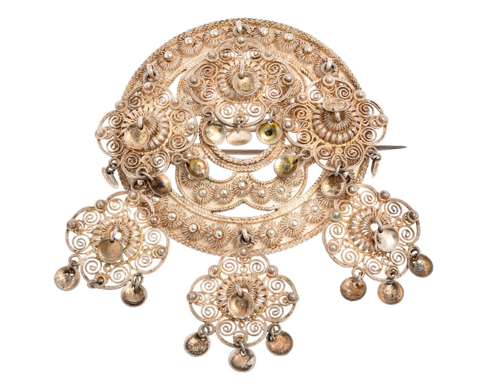 Brosch av matt silver i filigran, 1890 - Hallwylska museet - 110314