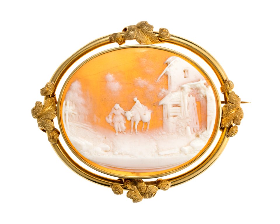 Brosch, av guld med kamé, del av garnityr - Hallwylska museet - 109877