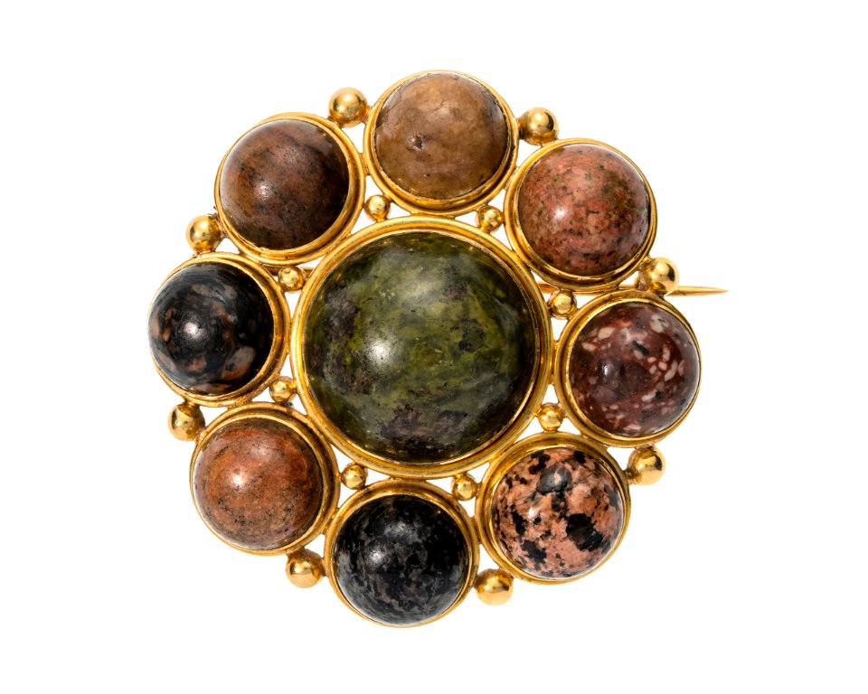 Brosch med strandstenar, 1800-talets andra hälft - Hallwylska museet - 109925