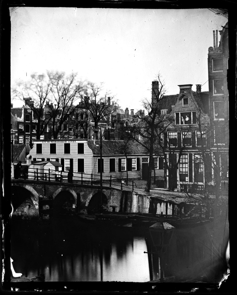 Brouwersgracht 62 gezien vanuit Herengracht 13 (max res)
