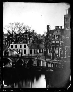 Brouwersgracht 62 gezien vanuit Herengracht 13 (max res)