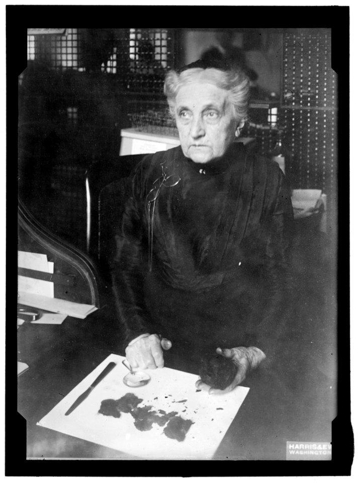 BROWN, MRS. OF TREASURY DEPARTMENT. IDENTIFYING DAMAGED BILLS FOR REDEMPTION LCCN2016864434