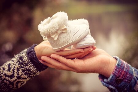 Pregnancy new mom hands