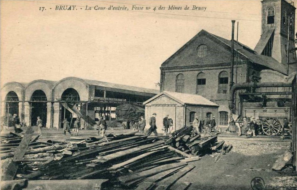 Bruay-la-Buissière - Fosse n° 4 - 4 bis - 4 ter des mines de Bruay (G)