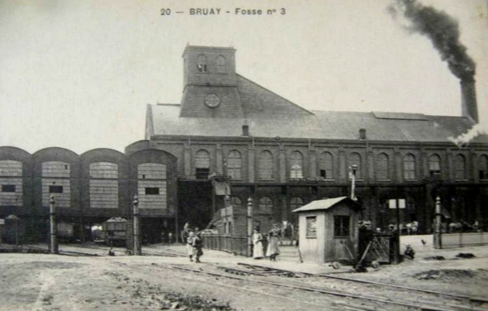 Bruay-la-Buissière - Fosse n° 3 - 3 bis - 3 ter des mines de Bruay (C)