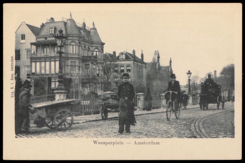 Brug over de Singelgracht gezien naar het Weesperplein. Links de achterzijde van de Sarphatistraat. Uitgave N.J. Boon, Amsterdam, Afb PBKD00188000014 photo