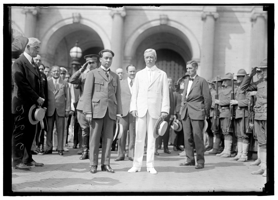 BRUM, DR. BALTHASAR. AMBASSADOR FROM URUGUAY. GREETED BY SECRETARY LANSING LCCN2016869448