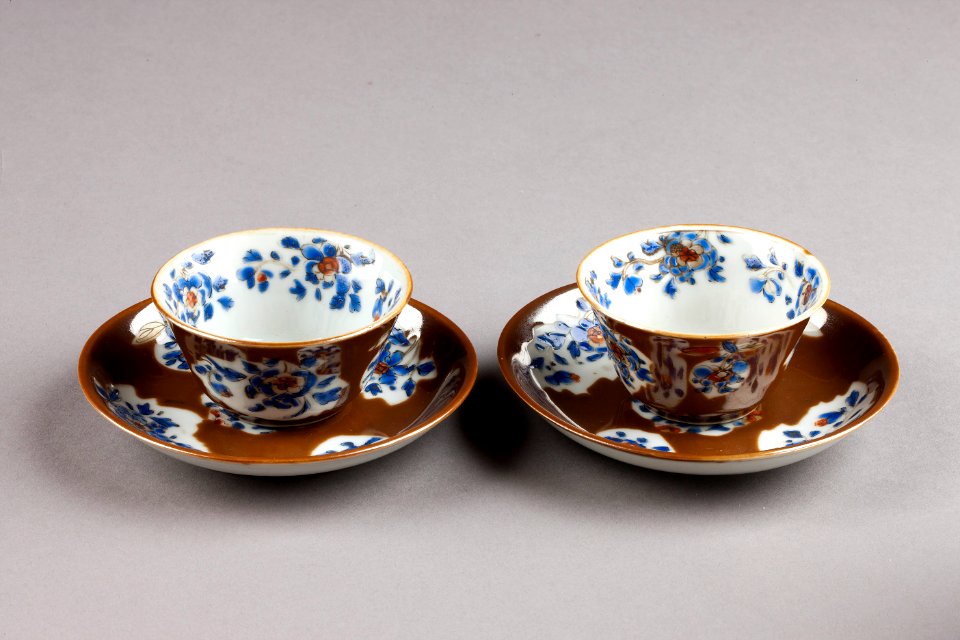 Bruna kinesiska porslins koppar gjorda under Qianlong (1735-1795) - Hallwylska museet - 95738