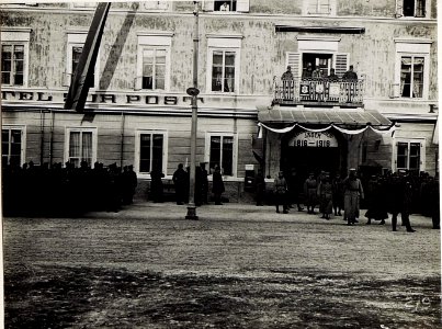 Bruneck, Kaiserjägerfeier am 16.1.1916. Exzellenz von Roth erwartet die Defilierung der Kaiserjäger. (BildID 15580014)