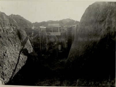 Brunnen im Schützengraben. Aufgenommen am 5.IV.1916. Inf.Rgt.Nr.65. (BildID 15536821)