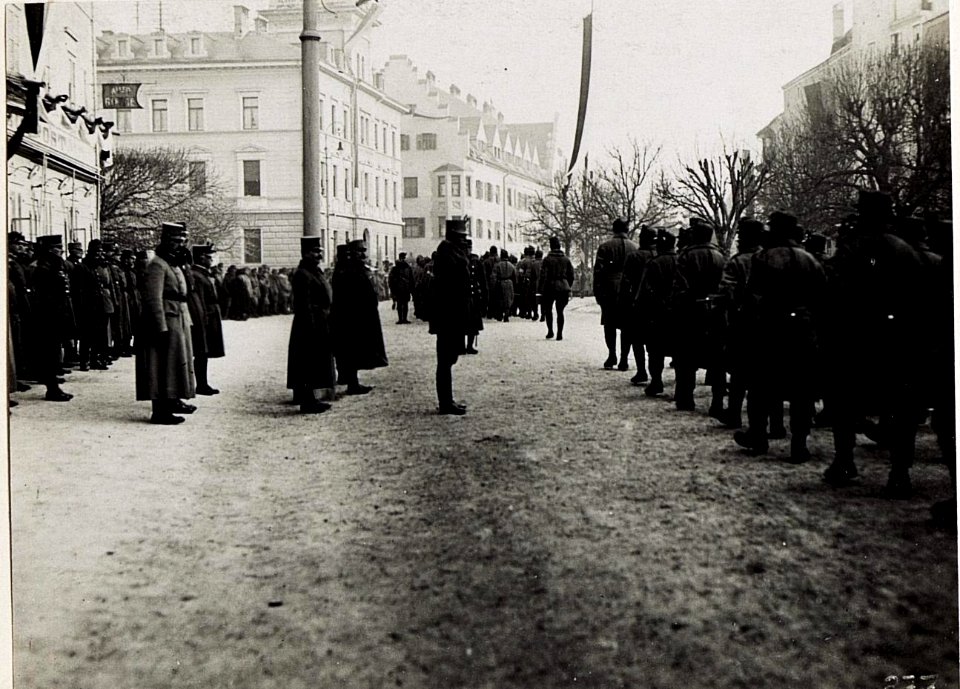 Bruneck, Kaiserjägerfeier am 16.1.1916. Vorbeimarsch der Kaiserjäger. (BildID 15580007)
