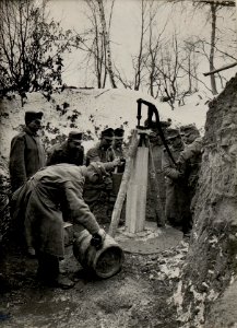 Brunnen im Graben. (BildID 15529745)