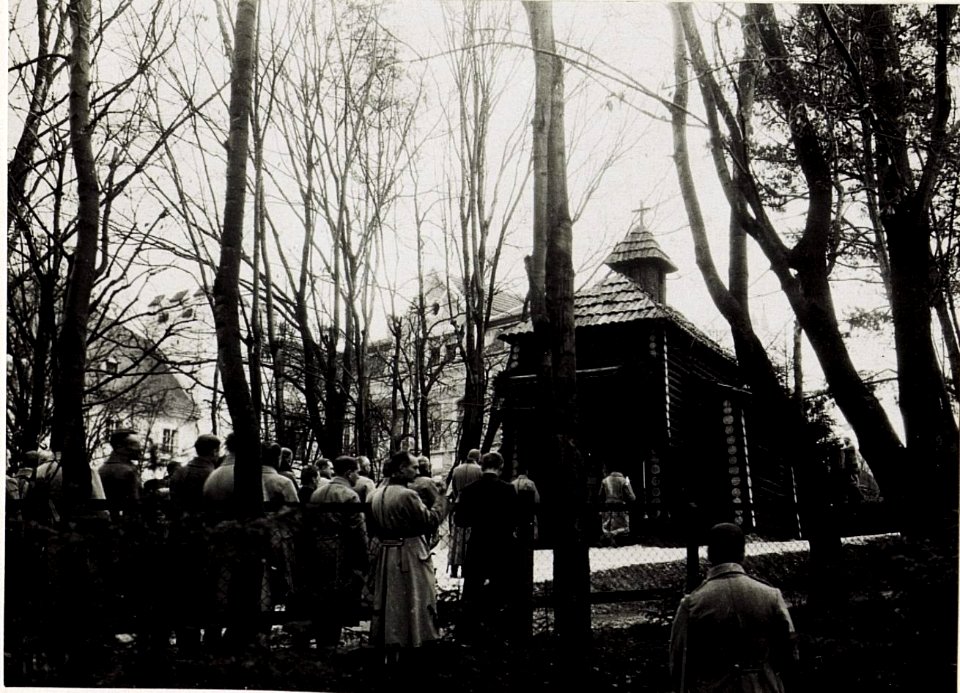 Bruneck, Einweihung der Waldkapelle unterhalb des Soldatenfriedhofes in Gegenwart von Exzellenz von Roth, Dezember 1915. (BildID 15579993)