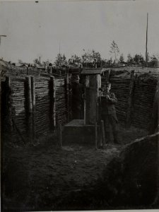 Brunnen in der Schwarmlinie der 11. Kompanie des Infanterieregiments 84 (BildID 15444770)