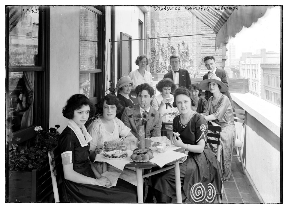 Brunswick employes' (employees') luncheon LCCN2014712739