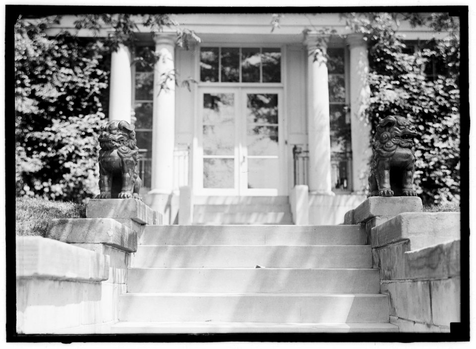 BRYAN, WILLIAM JENNINGS. REP. FROM NEBRASKA, 1891-1895; SECRETARY OF STATE, 1913-1915. CHINESE FIGURES AT HIS DOOR LCCN2016865653