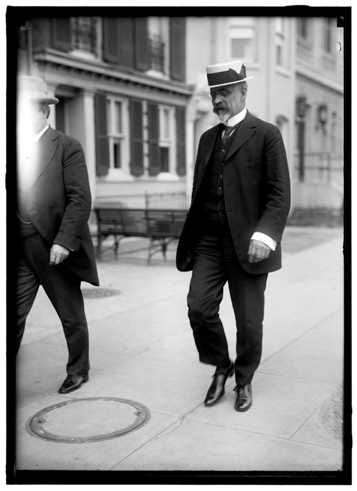 BRYAN, WILLIAM JENNINGS. REP. FROM NEBRASKA, 1891-1895; SECRETARY OF STATE, 1913-1915. LEFT, WITH CAPT. WINTERHALTER LCCN2016866435