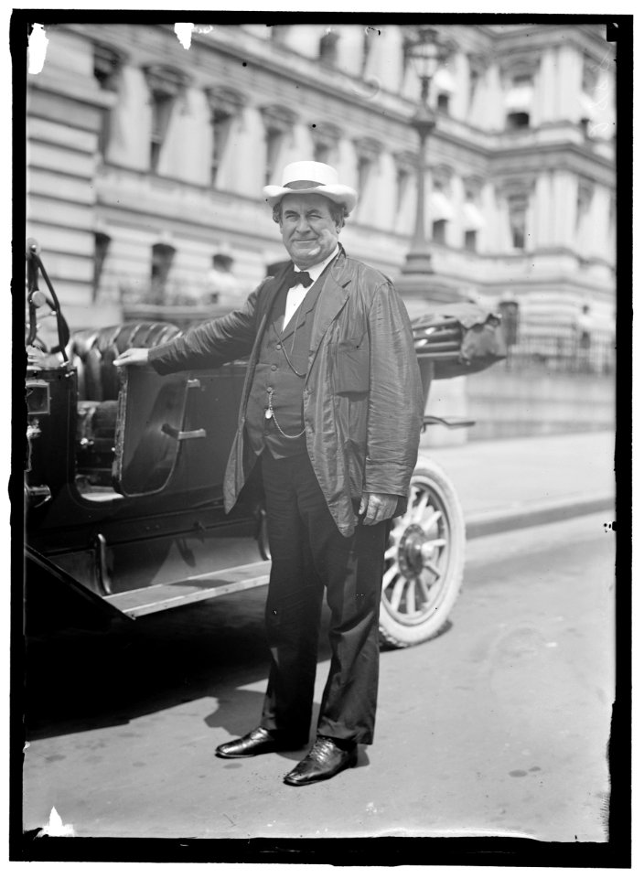 BRYAN, WILLIAM JENNINGS. REP. FROM NEBRASKA, 1891-1895; SECRETARY OF STATE, 1913-1915. STANDING BESIDE AUTO LCCN2016864768