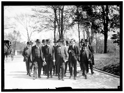 BRYAN, WILLIAM JENNINGS. REP. FROM NEBRASKA, 1891-1895; SECRETARY OF STATE, 1913-1915. WITH NEWSPAPERMEN LCCN2016865403