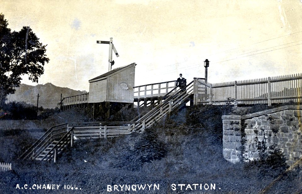 Bryngwyn Halt railway station (postcard)