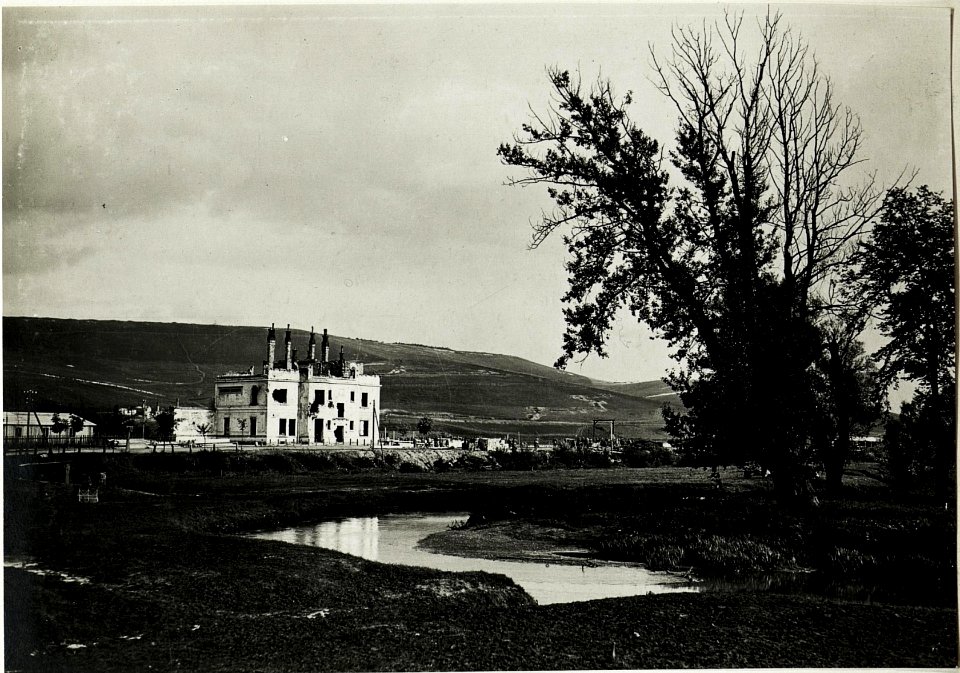 Brzeany Blick auf die Zlota Lipa, zerstört. Bahnhof und russische Verteidigungsstellung. (BildID 15432063)