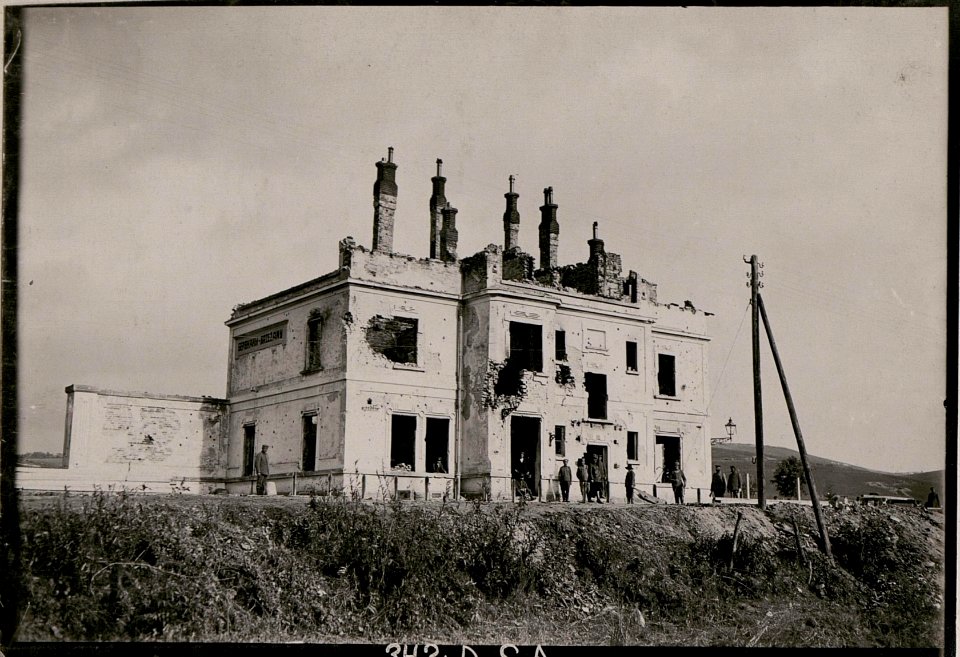 Brzezany, Bahnhof-Brandruine. (BildID 15734312)