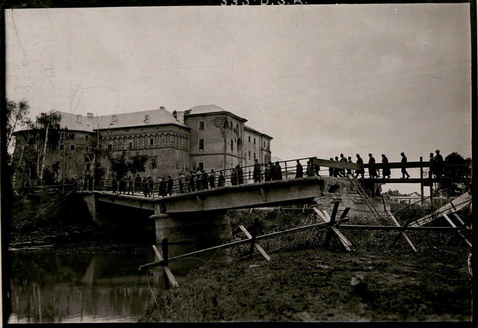 Brzezany, Gesprengte Eisenbetonbrücke an der Zlota Lipa. (BildID 15734270)