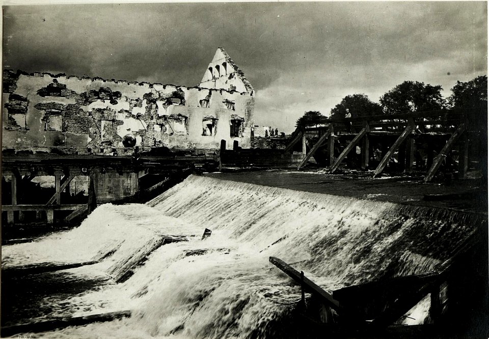 Brzezany, Wasserfall und abgebrannte Mühle bei Chatki (BildID 15432343)