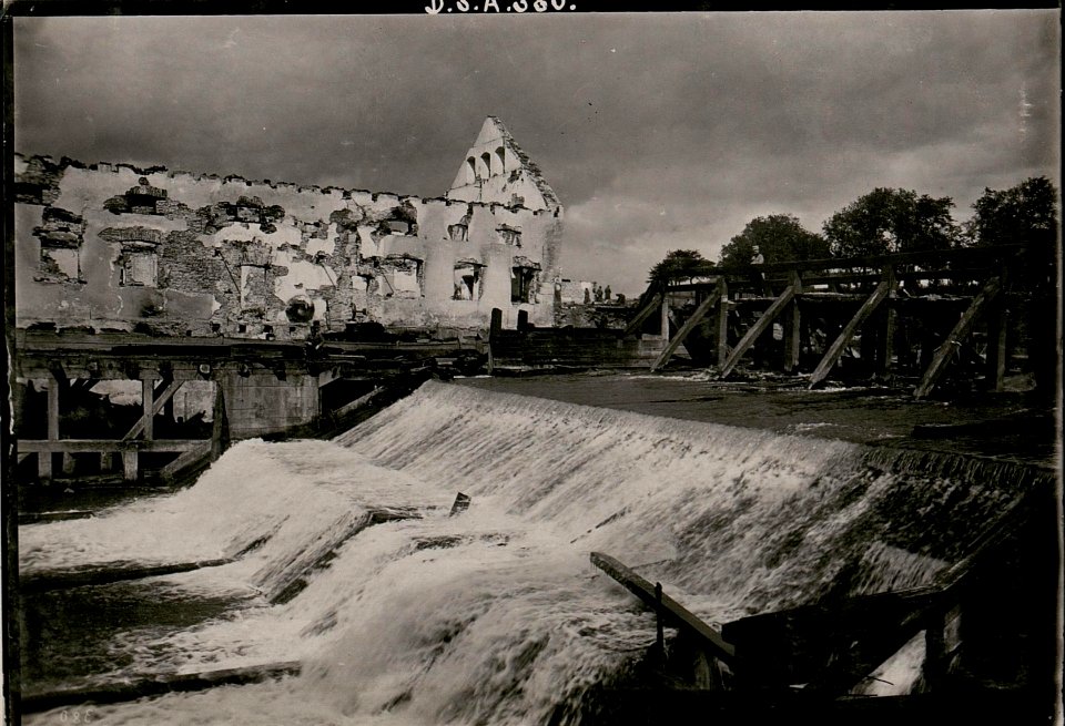Brzezany, Wasserfall und abgebrannte Mühle bei Chatki. (BildID 15734347)