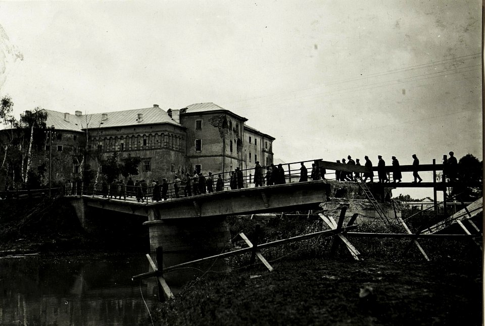 Brzezany. Gesprengte Eisenbetonbrücke an der Zlota Lipa (BildID 15432028)