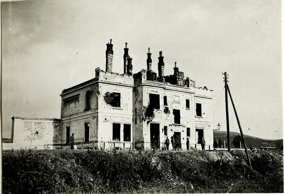 Brzezany. Bahnhof - Brandruine. (BildID 15432084)