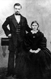 Bröllop, brudpar. Liefabrikör Per August Nordahl och hans fru Carolina (f. Malmberg). Västra Boda, Dalarna - Nordiska Museet - NMA.0041009