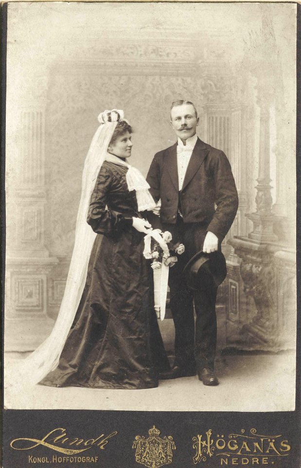 Bröllop, Höganäs, Skåne. Karl Olsson, lantbrukare och Maria, dotter till en smed i Höganäs - Nordiska Museet - NMA.0043082