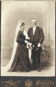 Bröllop, Höganäs, Skåne. Karl Olsson, lantbrukare och Maria, dotter till en smed i Höganäs - Nordiska Museet - NMA.0043082