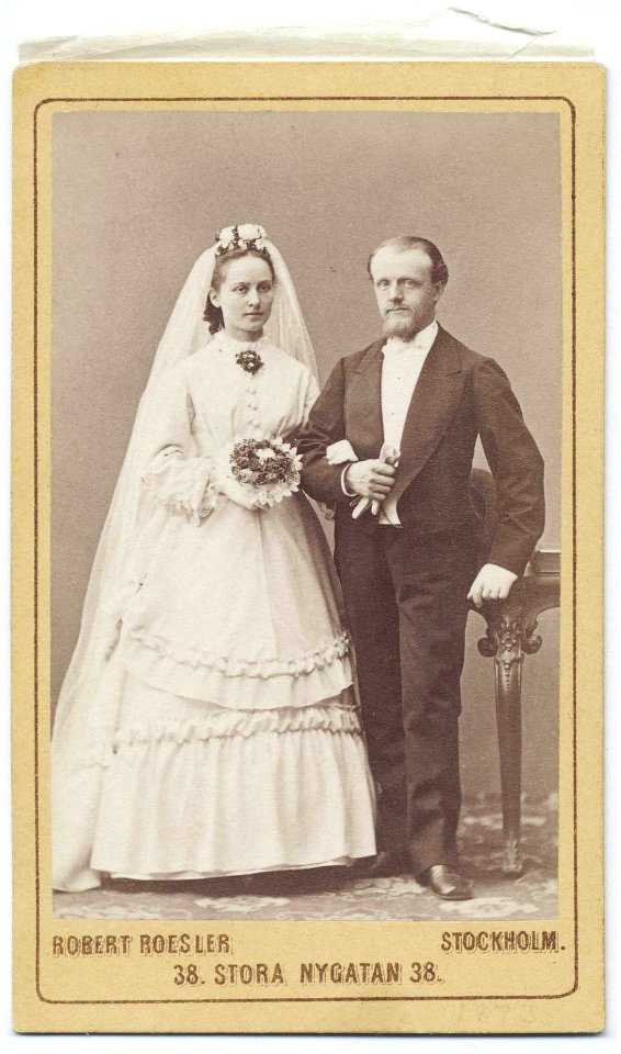 Bröllop. Robert Roesler och hans nyblivna fru Maria. Stockholm - Nordiska Museet - NMA.0043077