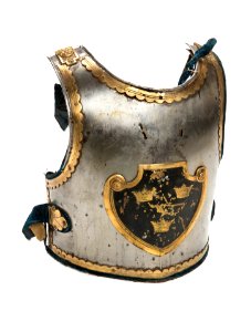 Bröstharnesk med trekronor från Livdrabantkåren - Livrustkammaren - 106384