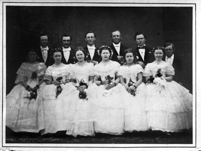 Bröllop, brudpar. Brukspatron E.J. Jansson och Mathilda Carlssons bröllop. Grythyttan, Västmanland 1859 - Nordiska Museet - NMA.0041011 photo