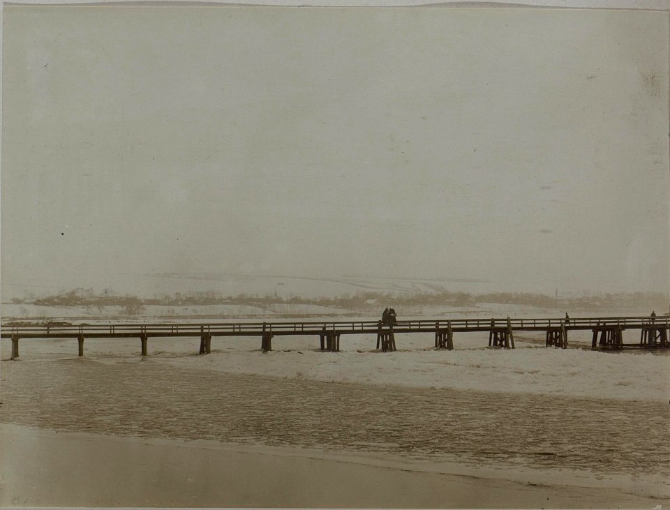 Brücke im Eis. (BildID 15448324)