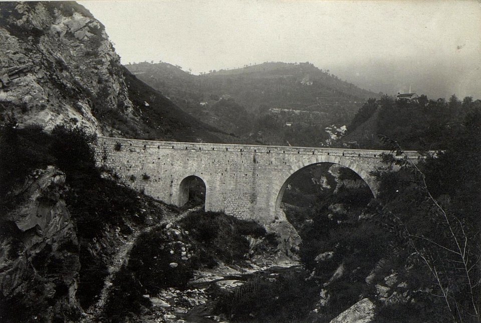 Brücke über den Carellofluss. (BildID 15673157)