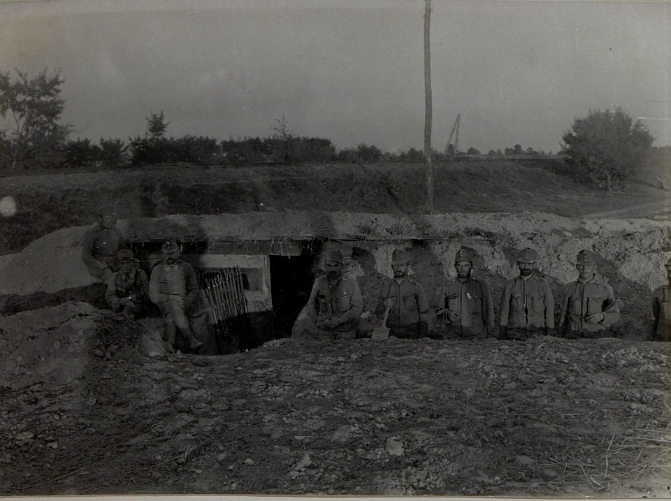 Brückenkopfstellung des Infanterieregiments 99 bei Rozyszce, aufgenommen am 24. September 1915 (BildID 15455863)