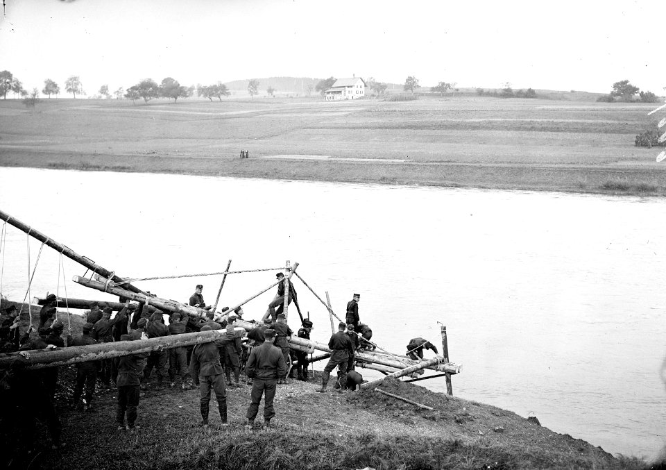 Brückenköpfe Kolonnenbrücke - CH-BAR - 3237524