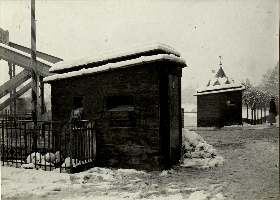Brückensicherungsanlage an der Draubrücke Villach. Nordseite von Osten nach Westen. (BildID 15468438)
