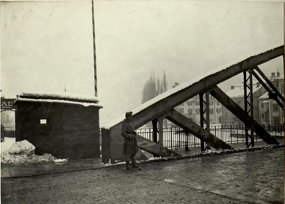 Brückensicherungsanlage an der Draubrücke Villach. Von Westen gegen Osten. (BildID 15468424)