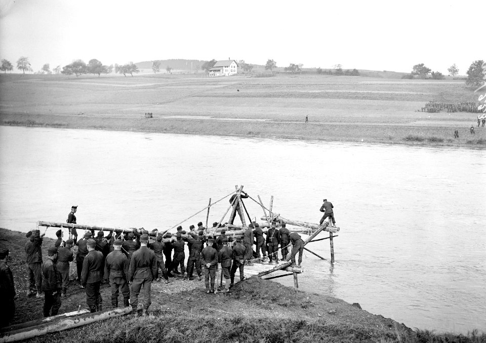 Brückenköpfe Kolonnenbrücke - CH-BAR - 3237526