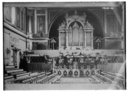 Buckingham Palace, London, Ball's concert room, orchestra section LCCN2014708367